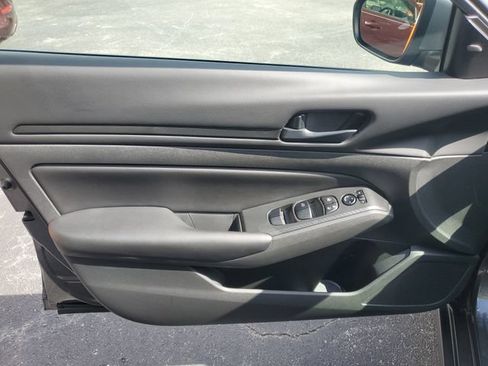 Used 2023 Nissan Altima 2.5 S FWD image 12