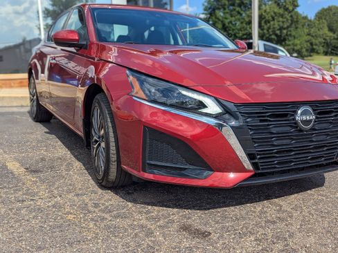 Used 2023 Nissan Altima 2.5 SV AWD/4WD image 14