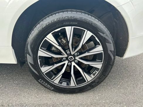 Used 2023 Volvo XC60 B5 Core AWD/4WD image 9
