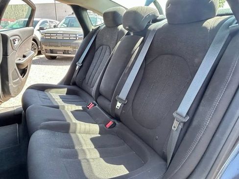 Used 2015 Chrysler 200 Limited FWD image 9