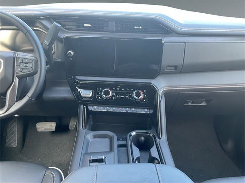 Used 2026 GMC Sierra 2500 AT4X image 9