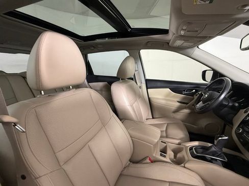 Used 2018 Nissan Rogue SL w/ Premium Package FWD image 32