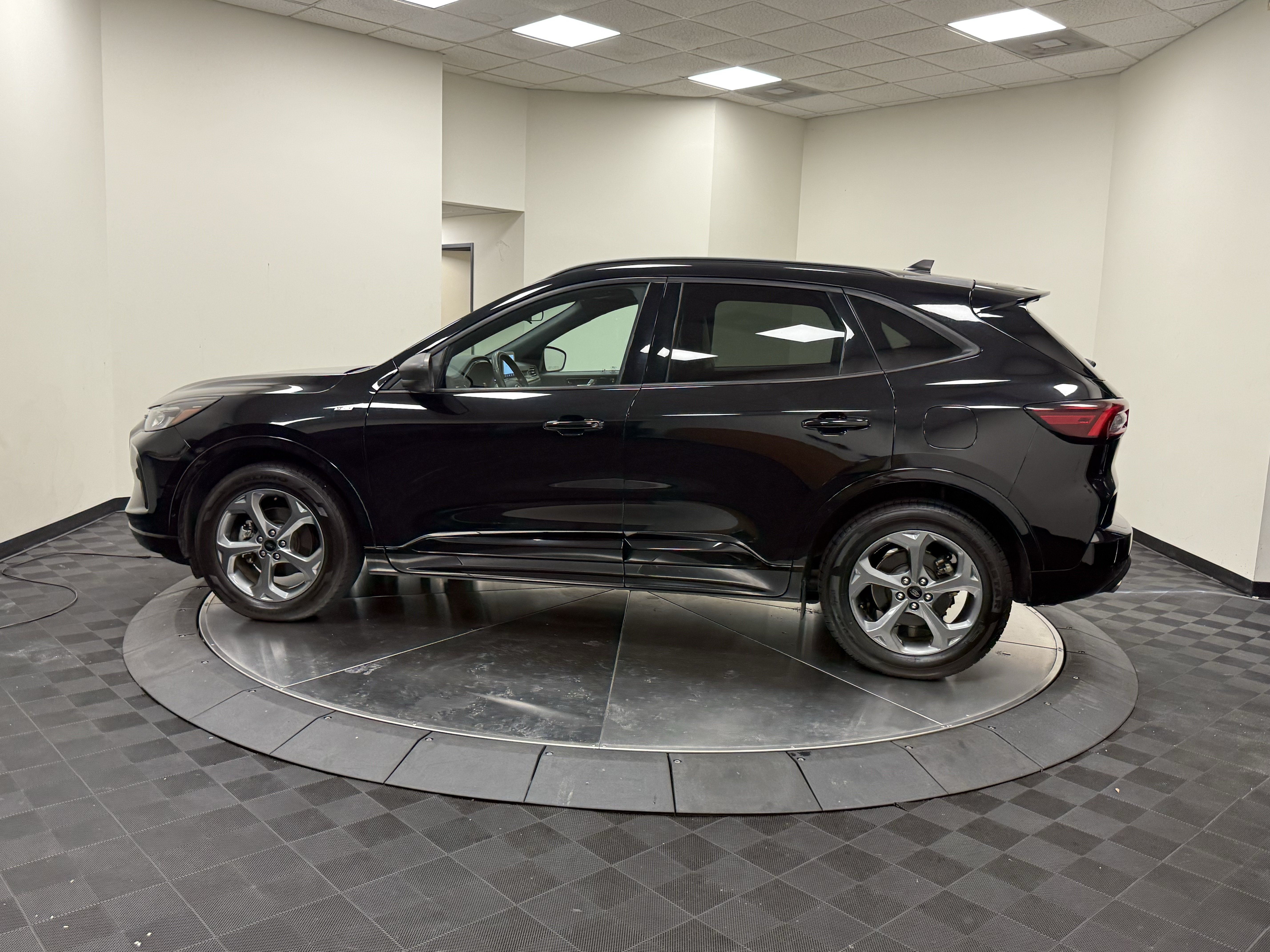 Used 2024 Ford Escape ST-Line FWD image 5