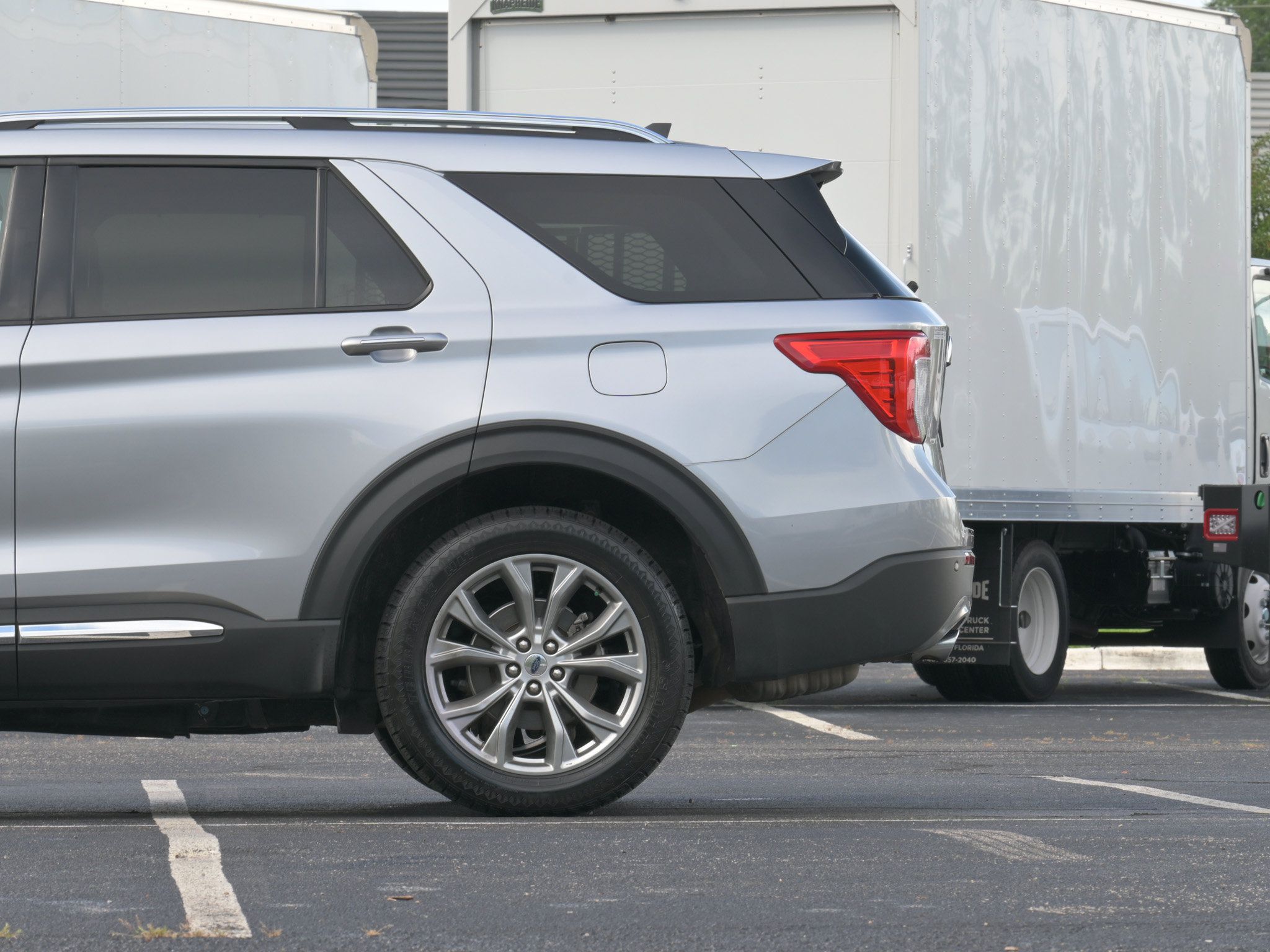 Used 2022 Ford Explorer Limited AWD/4WD image 6