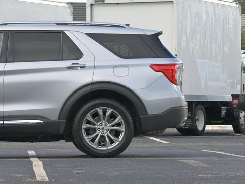 Used 2022 Ford Explorer Limited AWD/4WD image 6