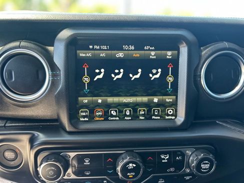 Used 2022 Jeep Wrangler Unlimited Rubicon 4xe w/ Dual Top Group AWD/4WD image 16