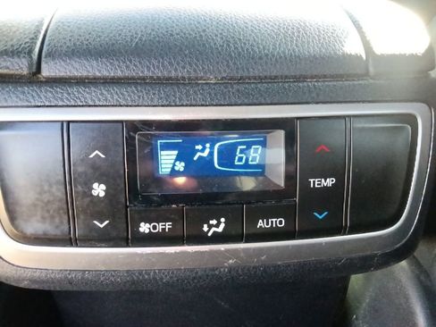 Used 2019 Toyota Highlander XLE AWD/4WD image 27