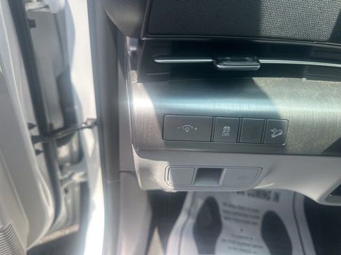 Used 2025 Hyundai Kona SEL FWD image 9