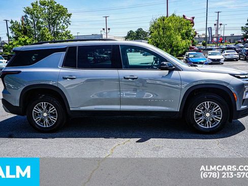 Used 2025 Chevrolet Traverse LT AWD/4WD image 9