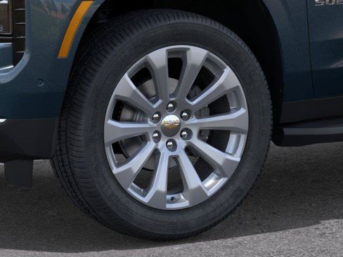 New 2026 Chevrolet Suburban Premier w/ Sun And Tow Package AWD/4WD image 9
