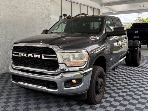 Used 2021 RAM 3500 Tradesman w/ Chrome Appearance Group RWD image 4