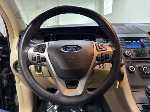 Used 2014 Ford Taurus SE image 10