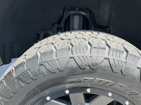 Used 2014 GMC Sierra 1500 SLT w/ SLT Crew Cab Value Package AWD/4WD image 34