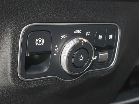 Used 2025 Mercedes-Benz GLB 250 4MATIC image 25