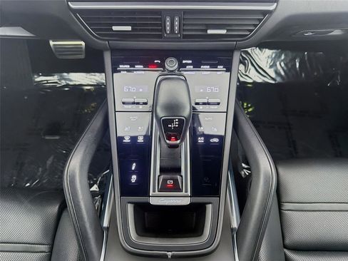 Used 2022 Porsche Cayenne Turbo AWD/4WD image 18