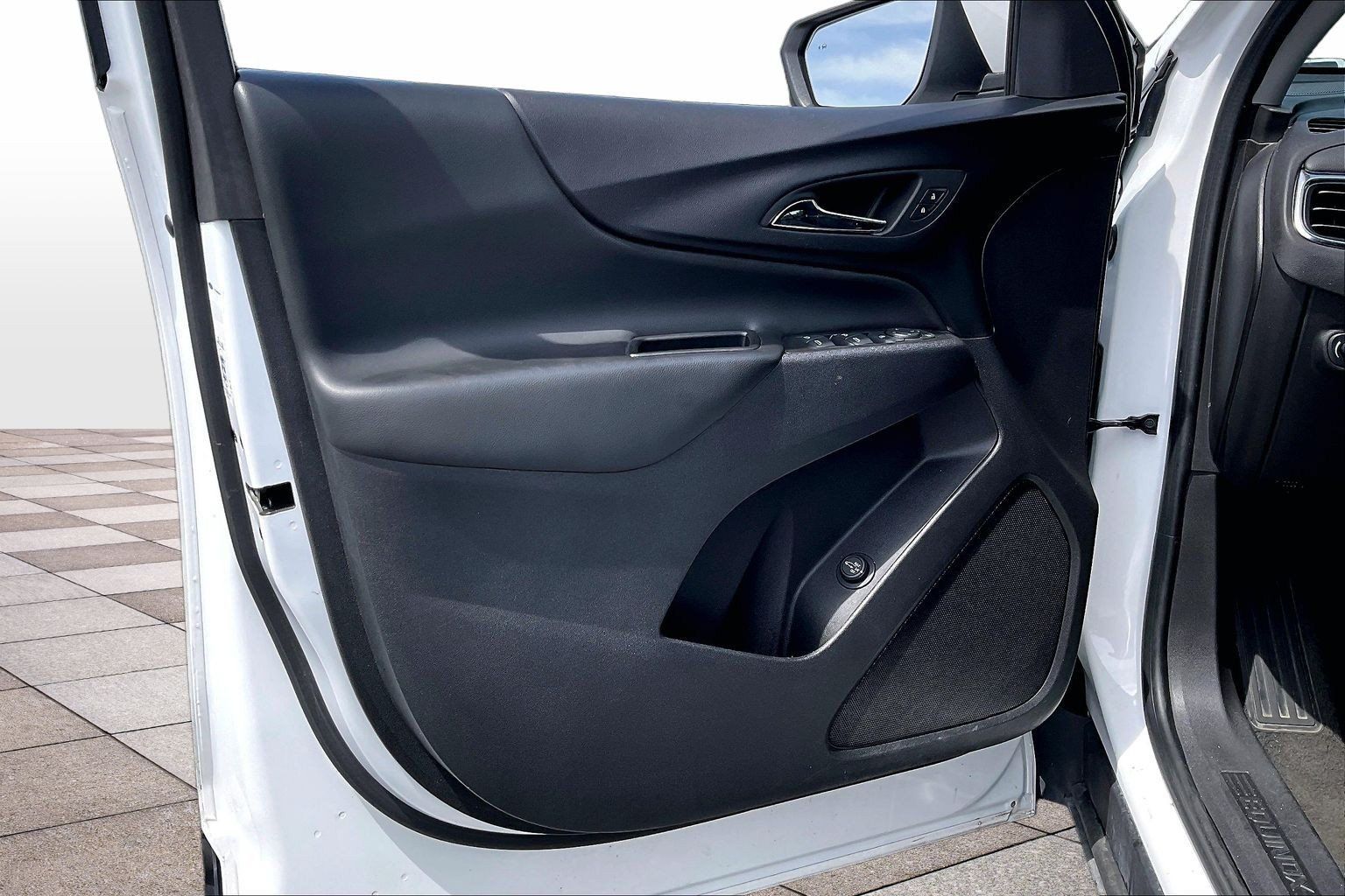 Used 2024 Chevrolet Equinox LT FWD image 25