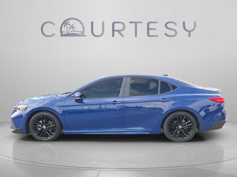 Used 2026 Toyota Camry SE FWD image 2