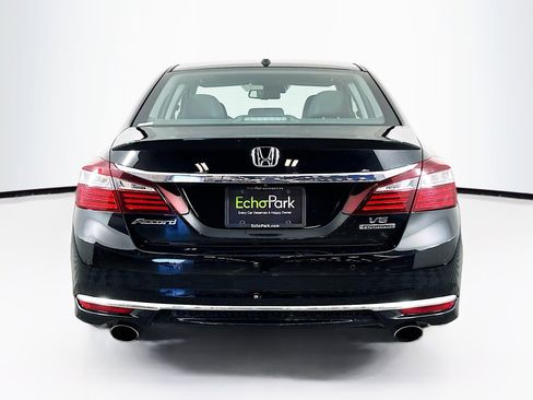 Used 2017 Honda Accord Touring image 7