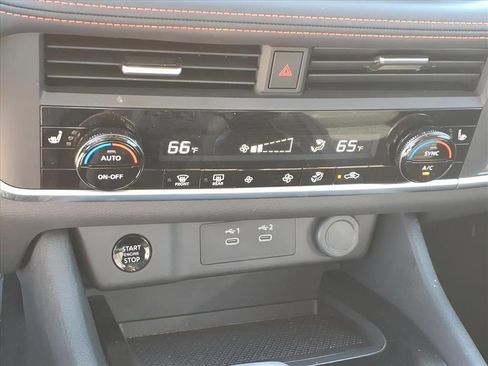 Used 2025 Nissan Rogue SV image 18