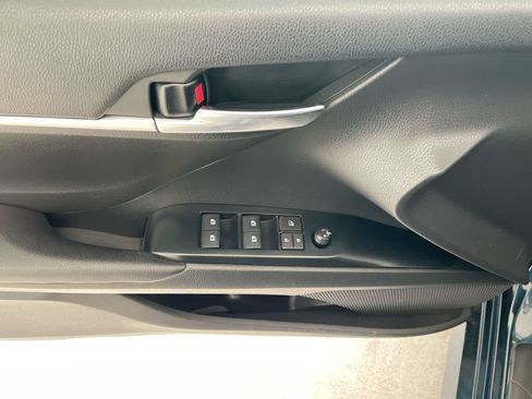 Used 2019 Toyota Camry LE FWD image 13