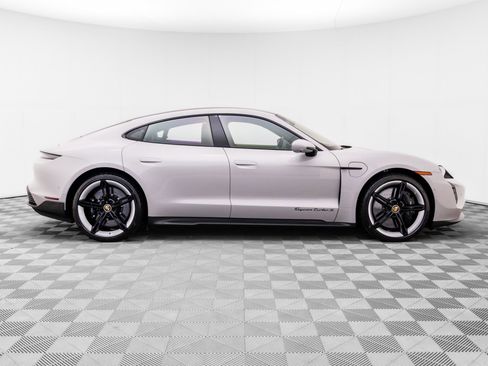 Used 2022 Porsche Taycan Turbo S image 7