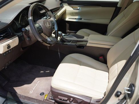 Used 2017 Lexus ES 350 w/ Luxury Package FWD image 9