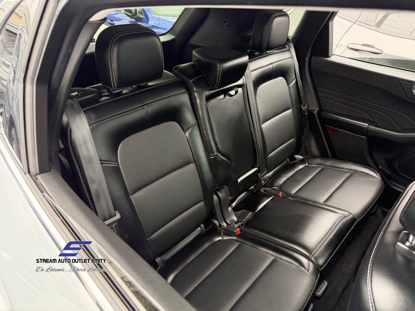 Used 2025 Ford Escape Platinum AWD/4WD image 14