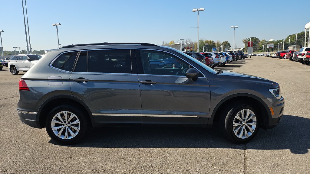 Used 2018 Volkswagen Tiguan SE FWD image 2