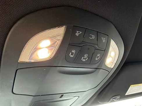 Used 2025 Chrysler Pacifica Select AWD/4WD image 28