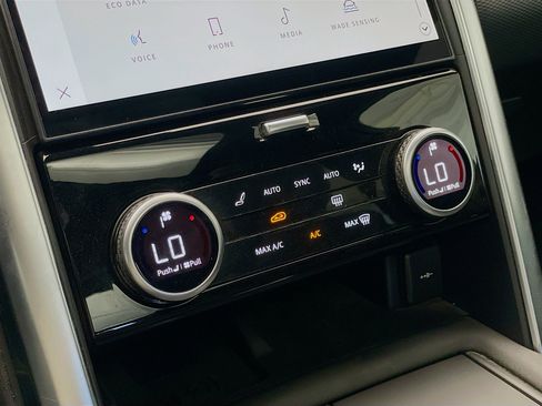 Used 2023 Land Rover Discovery S R-Dynamic image 11