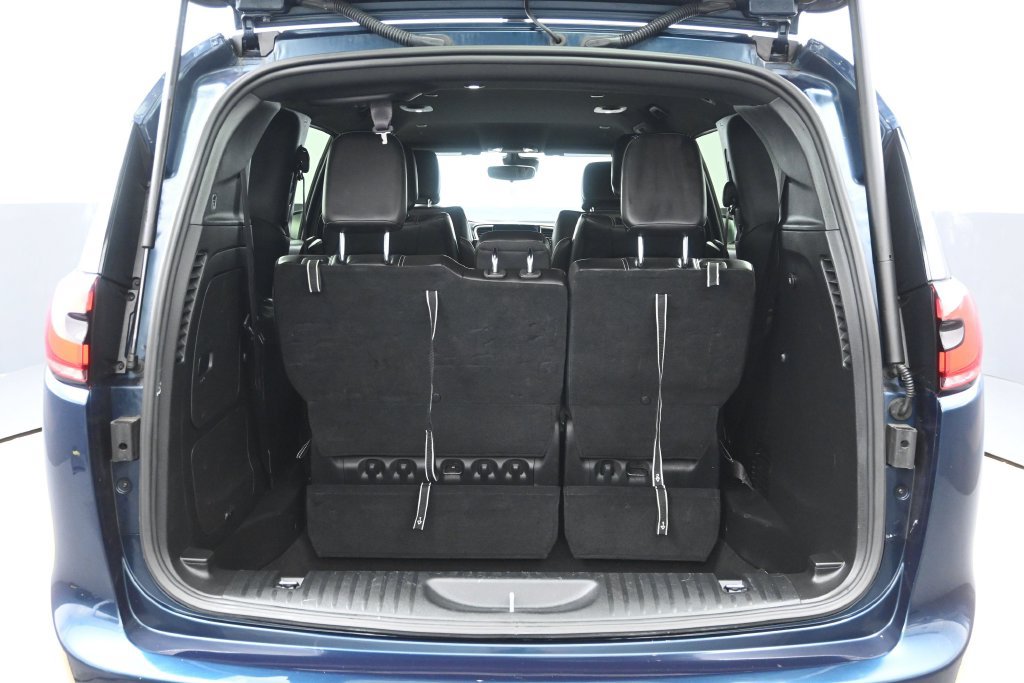 Used 2023 Chrysler Pacifica Touring-L w/ S Appearance Package FWD image 9