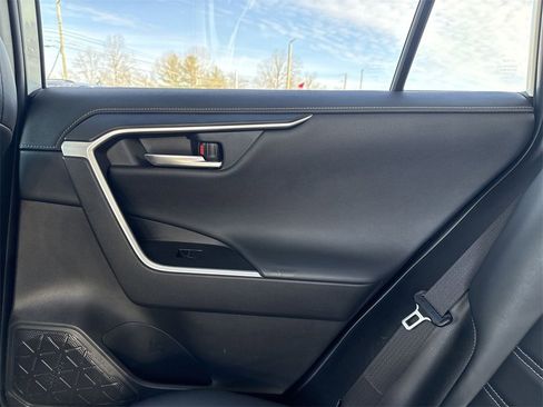 Used 2020 Toyota RAV4 Limited image 26