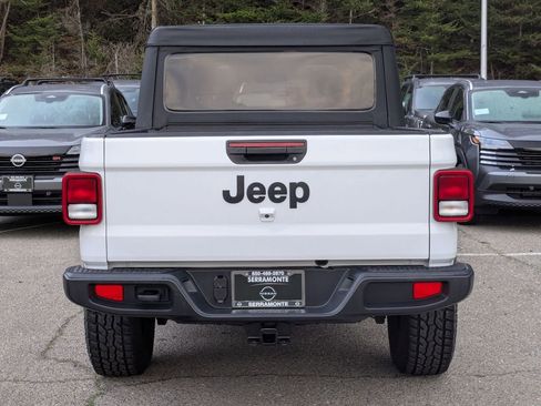 Used 2022 Jeep Gladiator Willys image 6