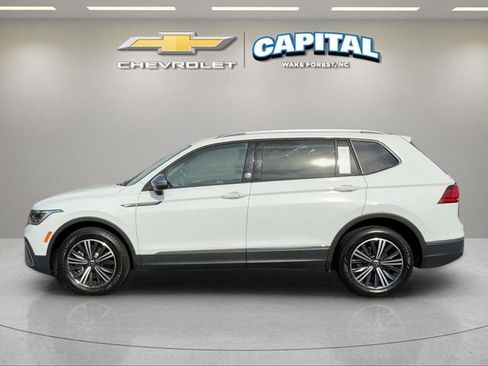 Used 2024 Volkswagen Tiguan SE image 2