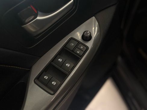 Used 2015 Toyota Sienna SE w/ SE Preferred Package FWD image 28