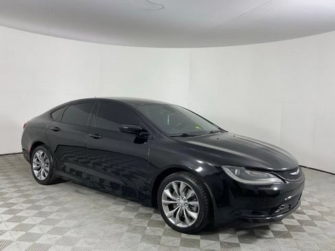 Used 2016 Chrysler 200 S w/ Navigation & Sound Group I FWD image 3
