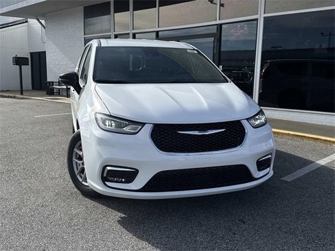 New 2026 Chrysler Pacifica Select image 2