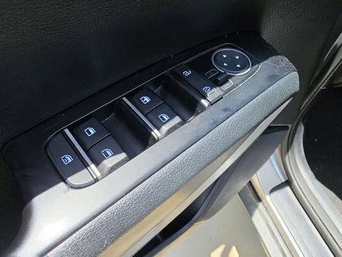 Used 2023 Kia Soul LX w/ LX Technology Package FWD image 13