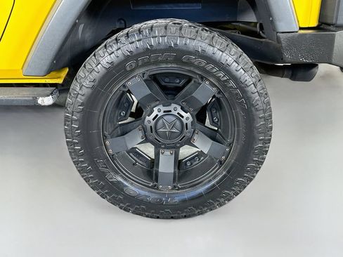 Used 2016 Jeep Wrangler Sport w/ Connectivity Group AWD/4WD image 31