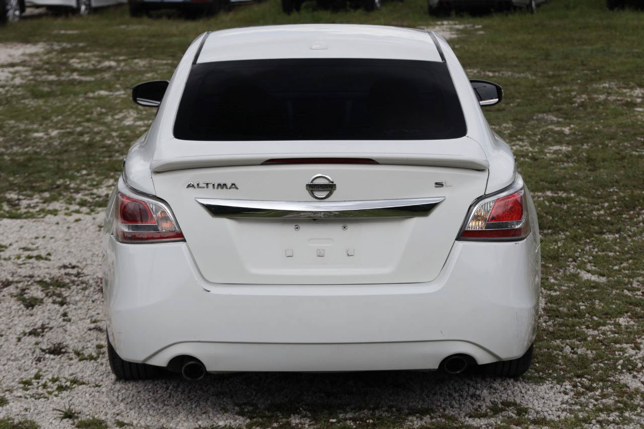 Used 2015 Nissan Altima 2.5 SL w/ Technology Package FWD image 9