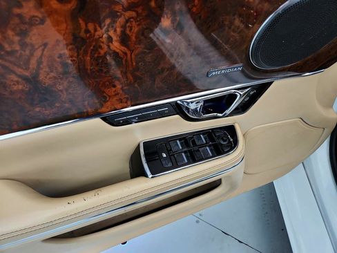 Used 2015 Jaguar XJ RWD image 22
