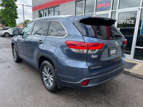 Used 2019 Toyota Highlander XLE AWD/4WD image 5