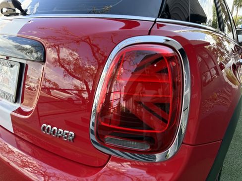 Used 2020 MINI Cooper 4-Door Hardtop w/ Premium Package image 12