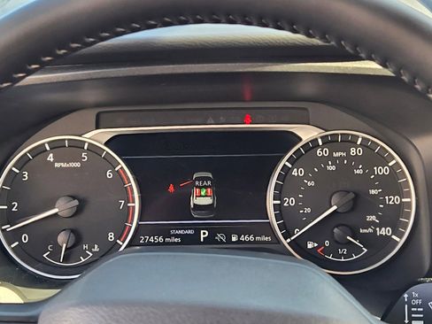 Used 2025 Nissan Rogue SV FWD image 30