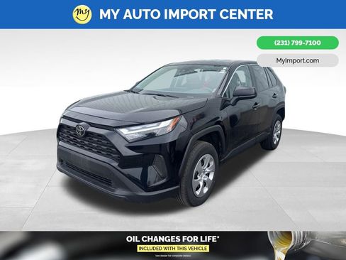 Used 2025 Toyota RAV4 LE image 3