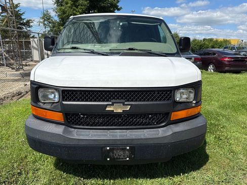 Used 2015 Chevrolet Express 2500 RWD image 2