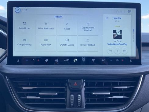 New 2025 Ford Escape SE w/ PHEV Premium Package FWD image 32