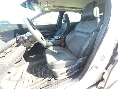 Used 2024 Nissan Ariya FWD image 13