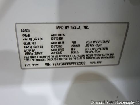 Used 2023 Tesla Model Y Long Range AWD/4WD image 29