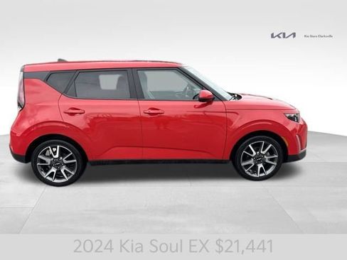 Certified 2024 Kia Soul EX w/ Option Group 015 FWD image 9